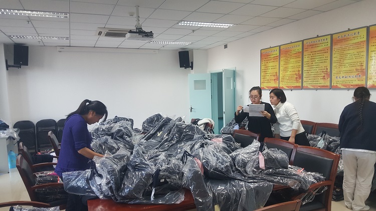 送貨到目的地，西服對數