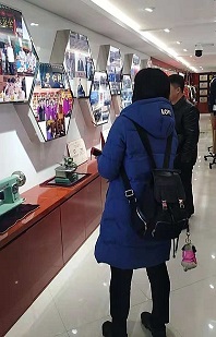UWE影城想找一家比較有實(shí)力的工作服定做廠(chǎng)家